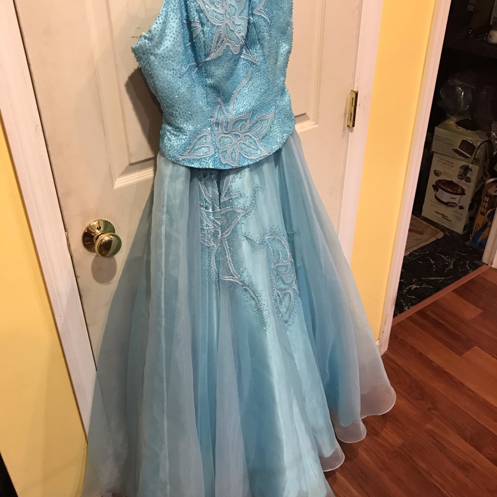 Size small prom gown